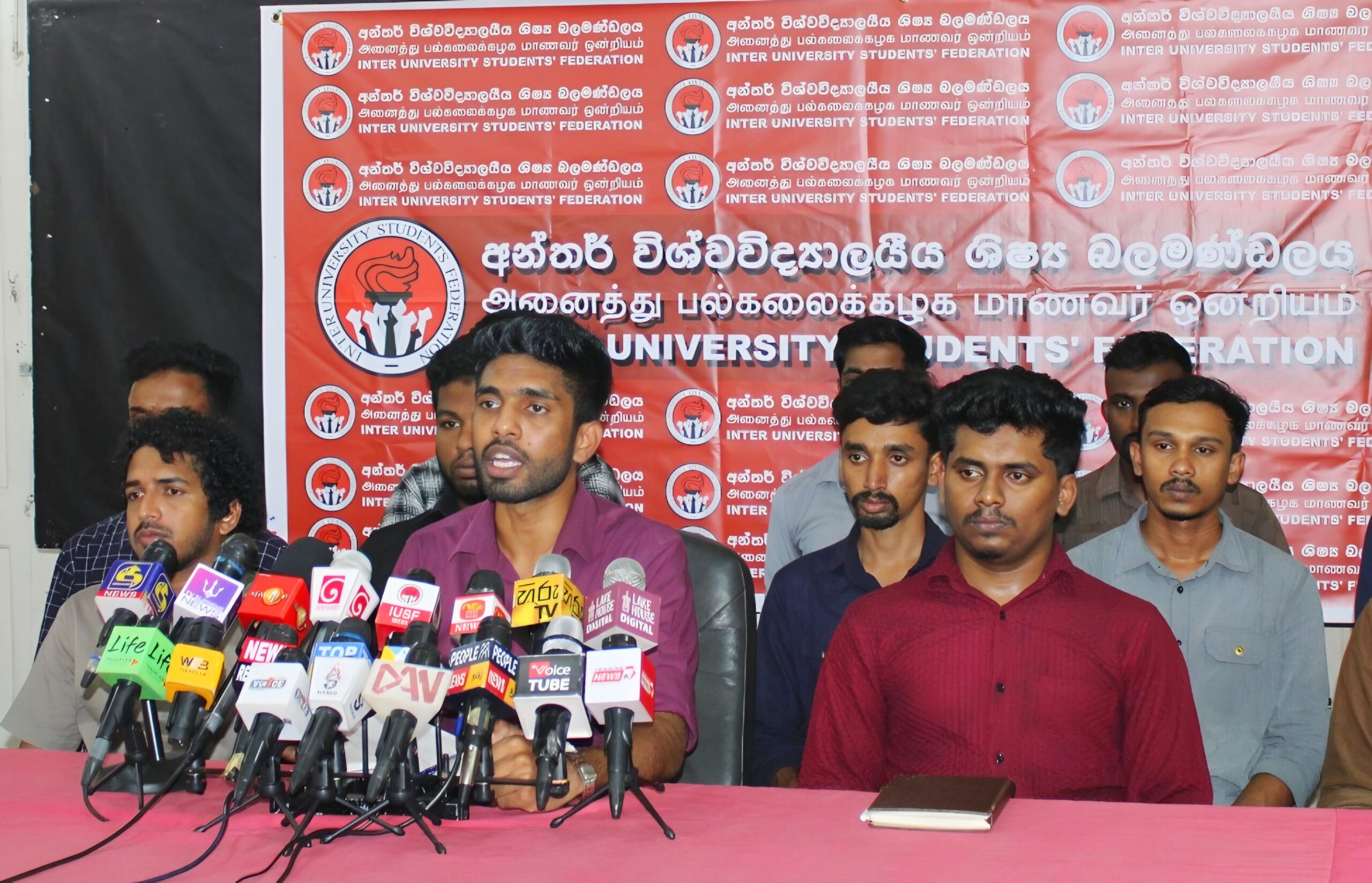 Picsart_25-11-14_18-26-20-508